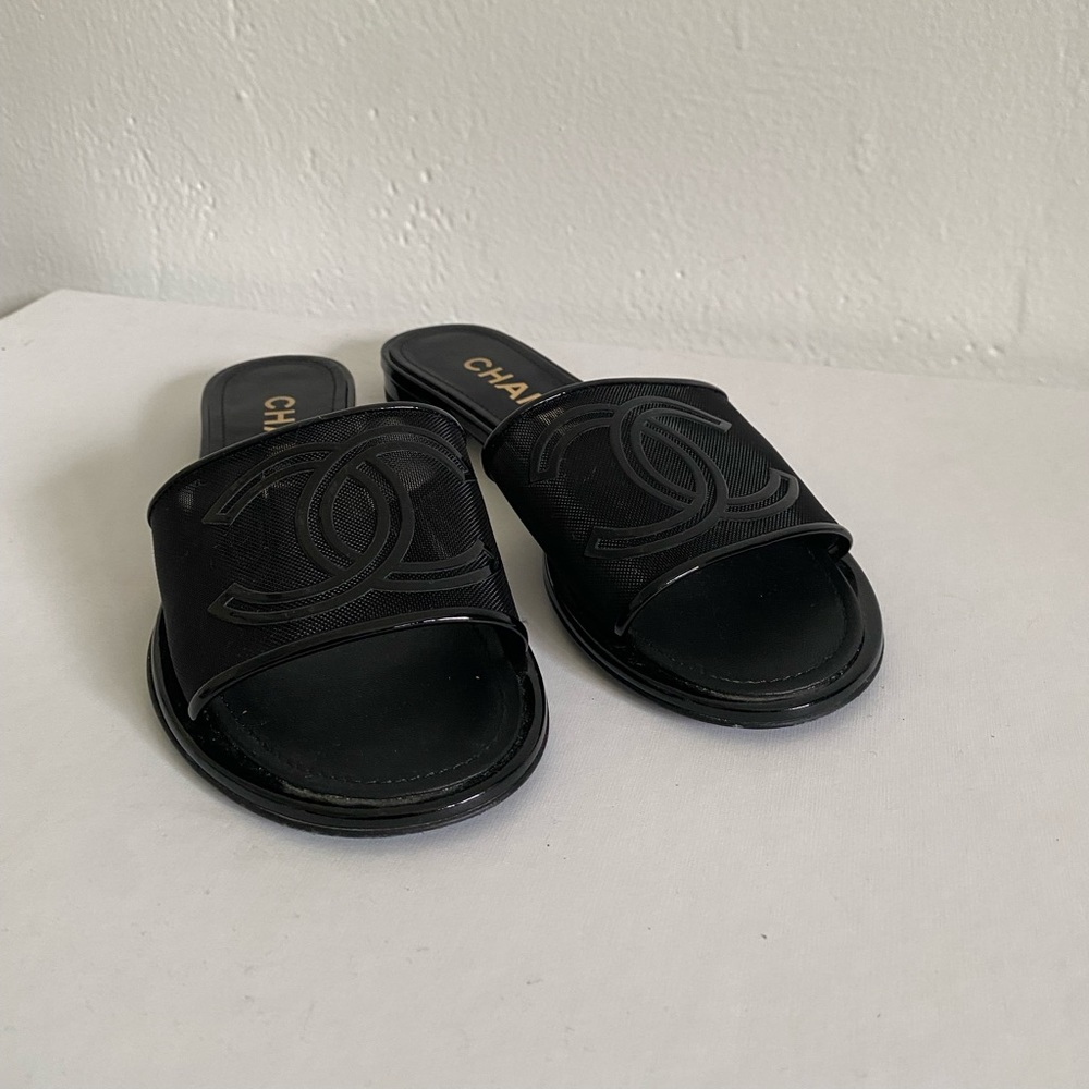 CHANEL 21S BLACK MESH FLAT MULE SIZE 36